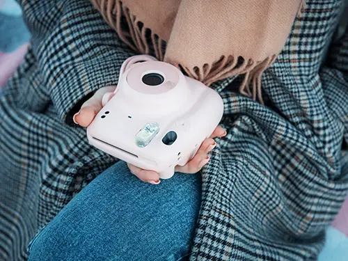 CÁMARAS Y CONSUMIBLES. Cámaras Instax, cámaras desechables, carretes, pilas, etc.